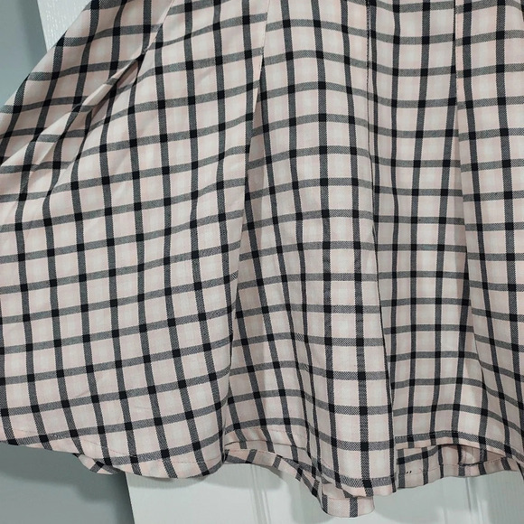Torrid Ivory Gingham Mini Twill Pleated Skater Skirt in Size 1 (14/16) - Picture 4 of 12